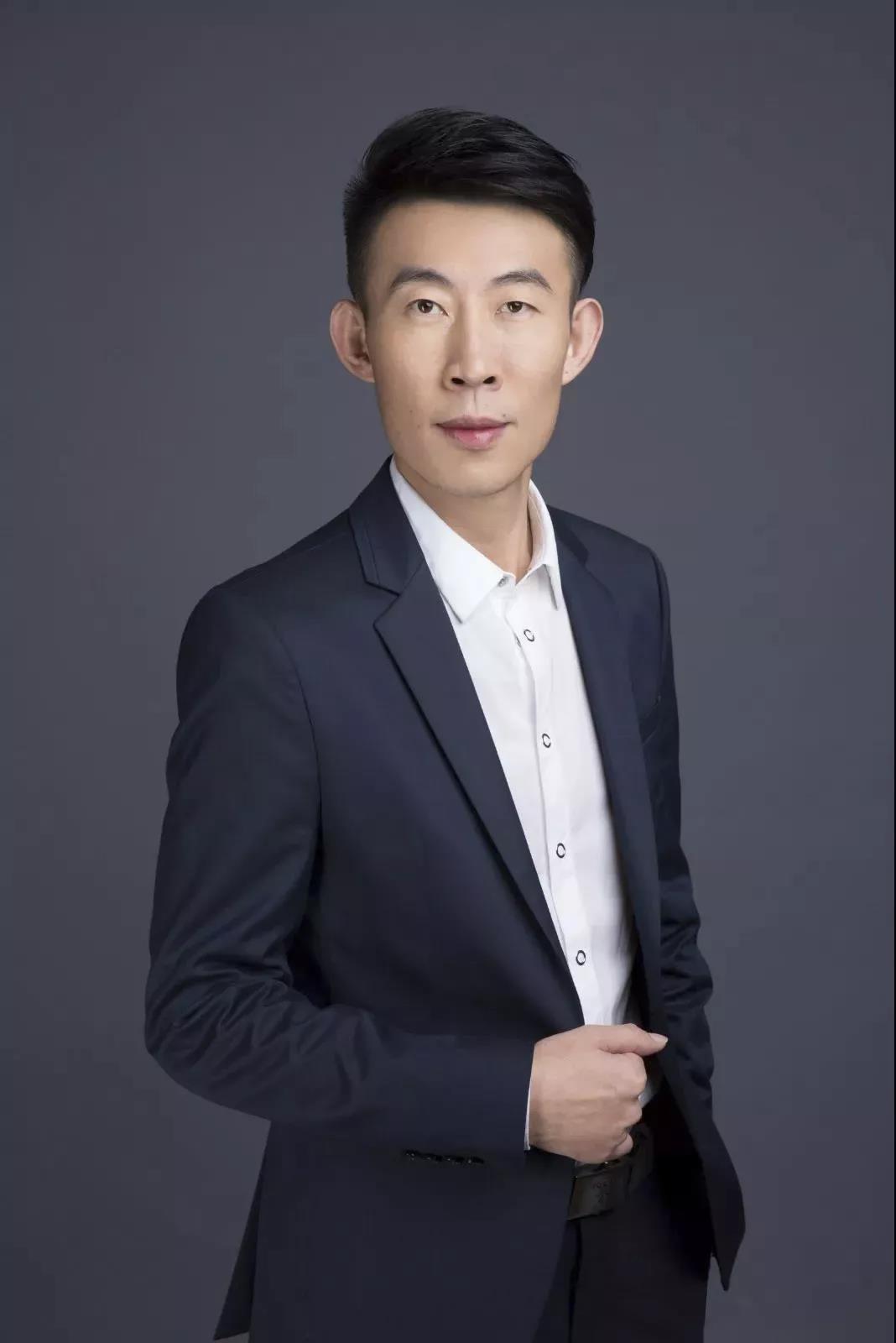 起底“1天设计100张图”王小琴：会奖奇迹女王，不加班就罚款，员工怀孕被炒