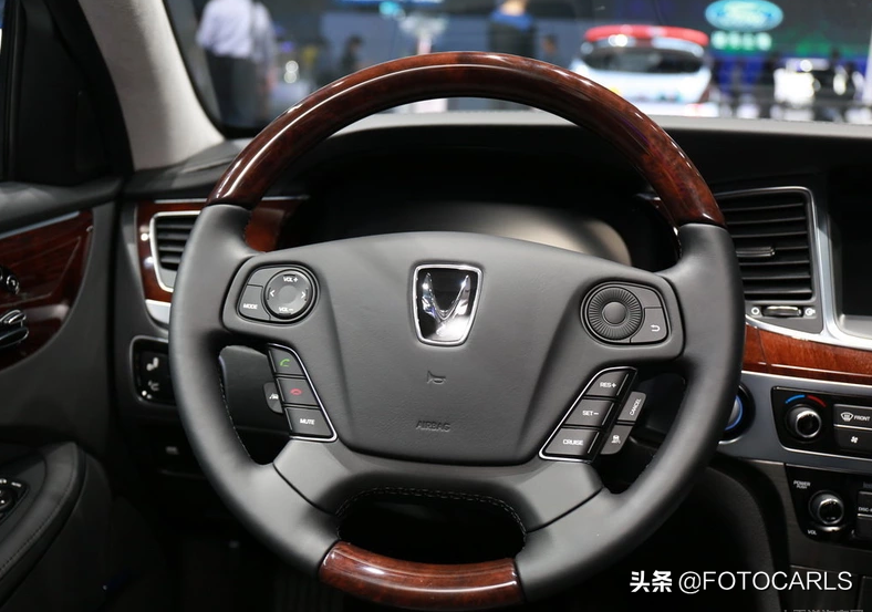 售价105.8万！现代雅科仕3.8 V6加长旗舰实拍，后排座椅太抢眼了
