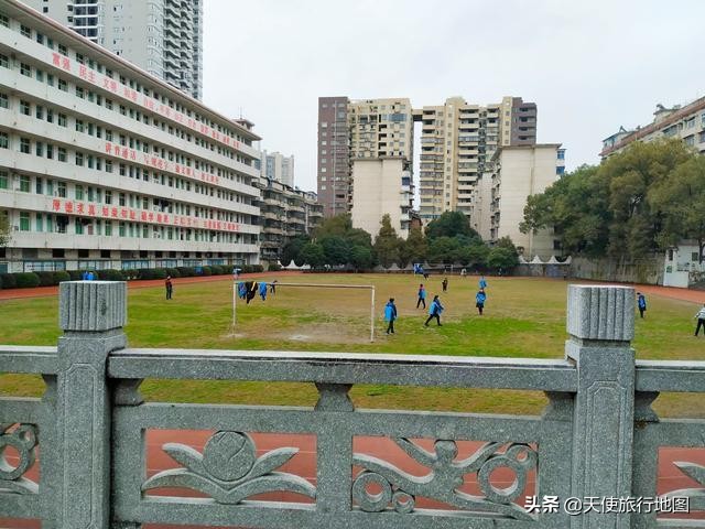 西外街这所中学，曾是宝庆三大名校，现校址曾是百年学校邵阳师范