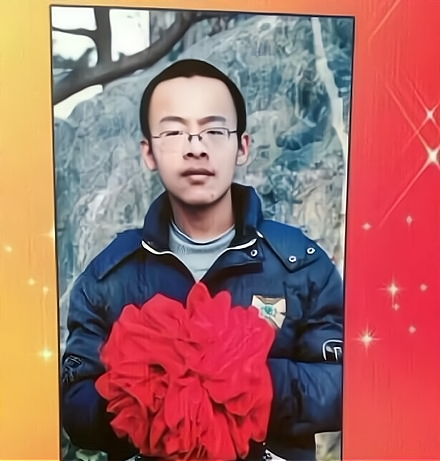 四川男孩高考709分上清华，没用过手机，一块月饼分三份一家吃