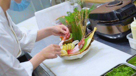 “徐州张柏芝”跑日本深度游？日料人均不到100，还能cos和服