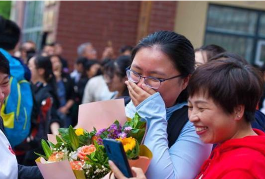 学生成功被“北大”录取，家长发朋友圈分享喜悦，评论却很扎心