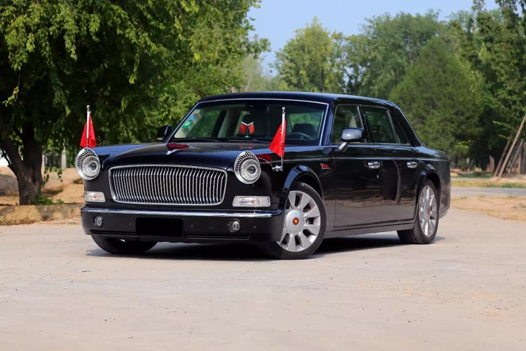 生产的汽车,命名都有很强的时代色彩和政治倾向,比如解放,东风,红旗