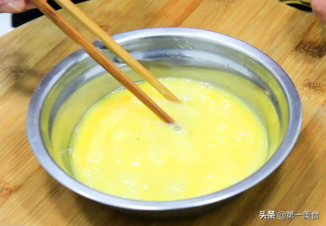 ***蛋羹怎么做才好吃，厨师长分享窍门，***蛋鲜嫩，没有蜂窝