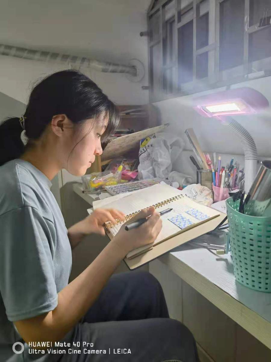 681分！即墨一中侯雅雯成逆袭学霸；淡定！先学吉他，再想北大