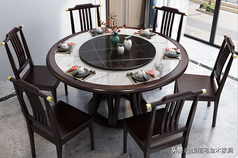 买对了实木餐桌，可以让餐厅成为一道风景线，陪伴家人好多年
