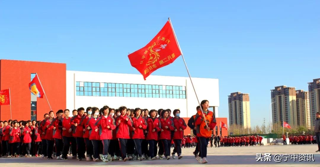 彩旗飘扬 口号铿锵——新一中校区励志跑操成为靓丽的风景