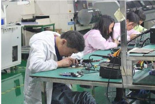 工厂苏州打工妹上3天夜班就辞职，临走时的1句话，说的太对了