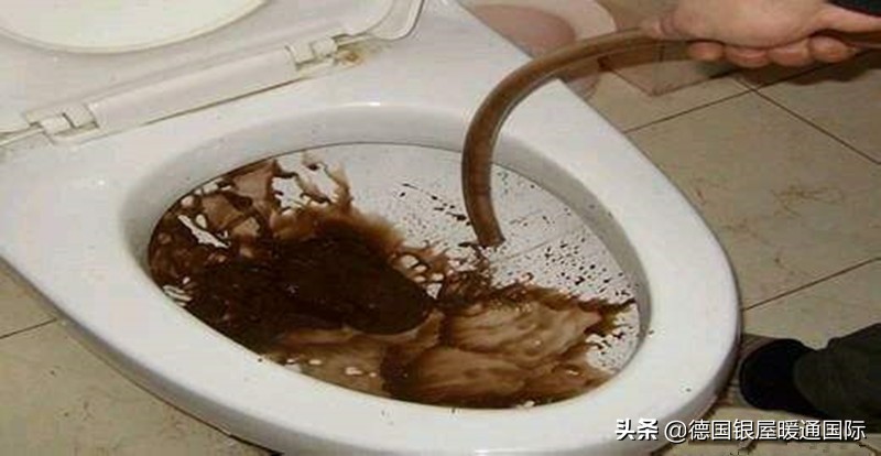 暖气片影响装修效果，地暖抬高地面，墙裙式暖气片和装饰融为一体