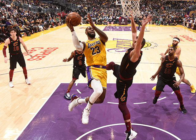 NBA视频直播:湖人VS篮网,欧文再遇老詹,是曾经沧海,还是劈波斩浪?