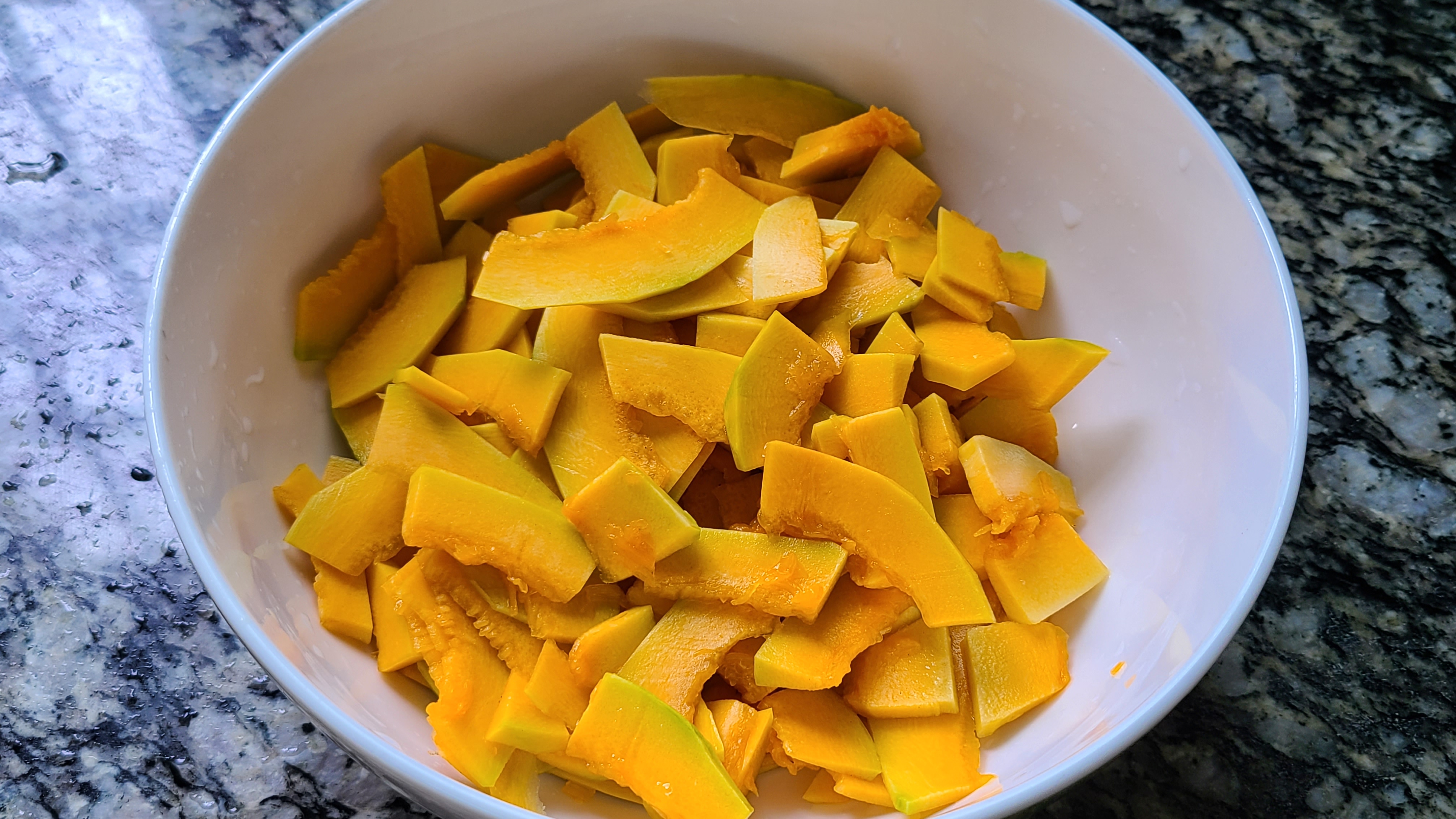 天气凉了，教你一道广东的滋补糖水，Q弹好吃味道很棒