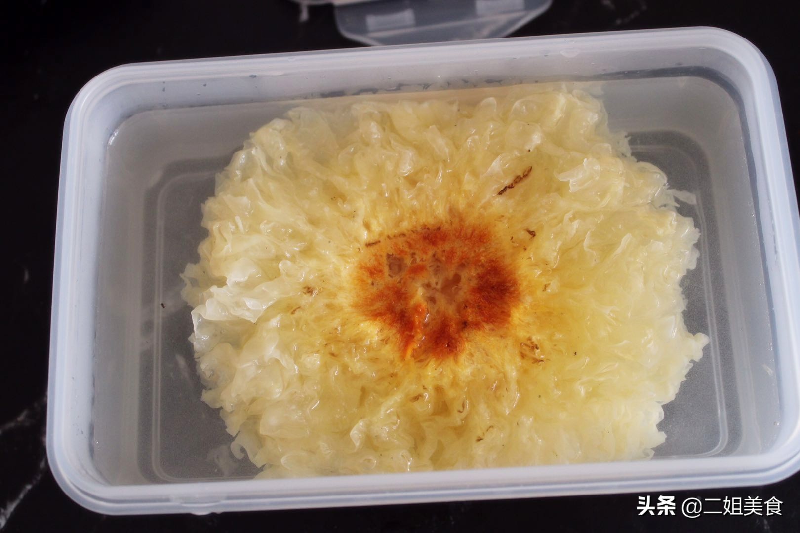 泡发银耳总是有硬块？教您一招，3分钟快速泡发，没硬块还软嫩