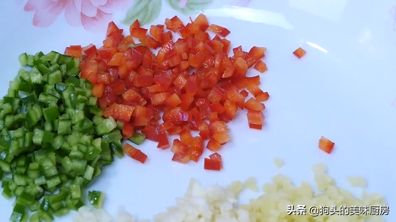 长假在家跟广东大厨学椒盐虾，焦香酥脆做法很简单，吃着特别过瘾