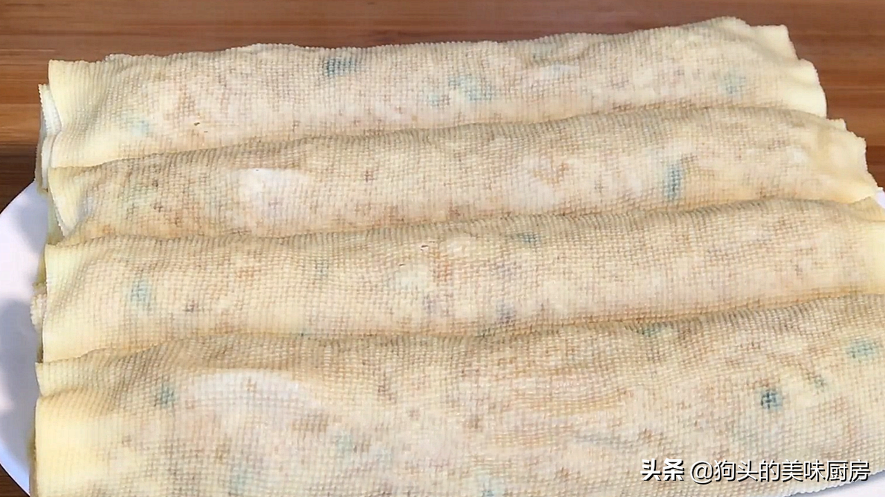 肉馅别包饺子了，试试这样卷一卷，层层都有肉，上桌就是硬菜