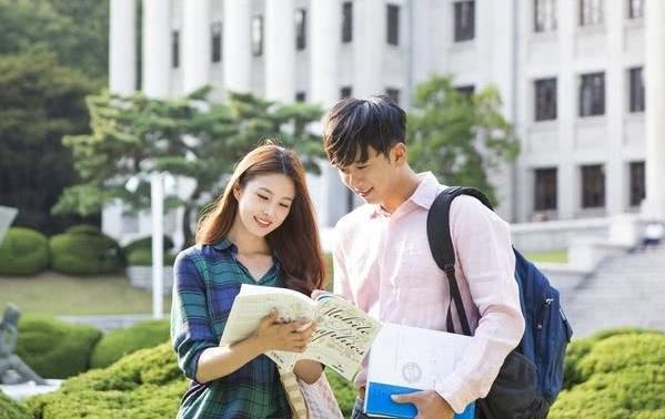 985大学现“奇葩”校规，禁止研究生有未婚性行为，违反将被记过