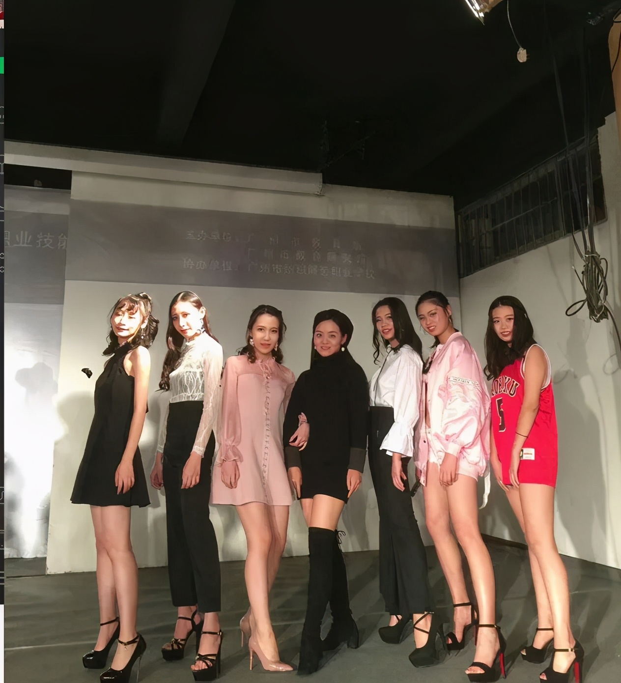 爱是教育最温暖的底色，这位充满爱心的老师圈粉无数