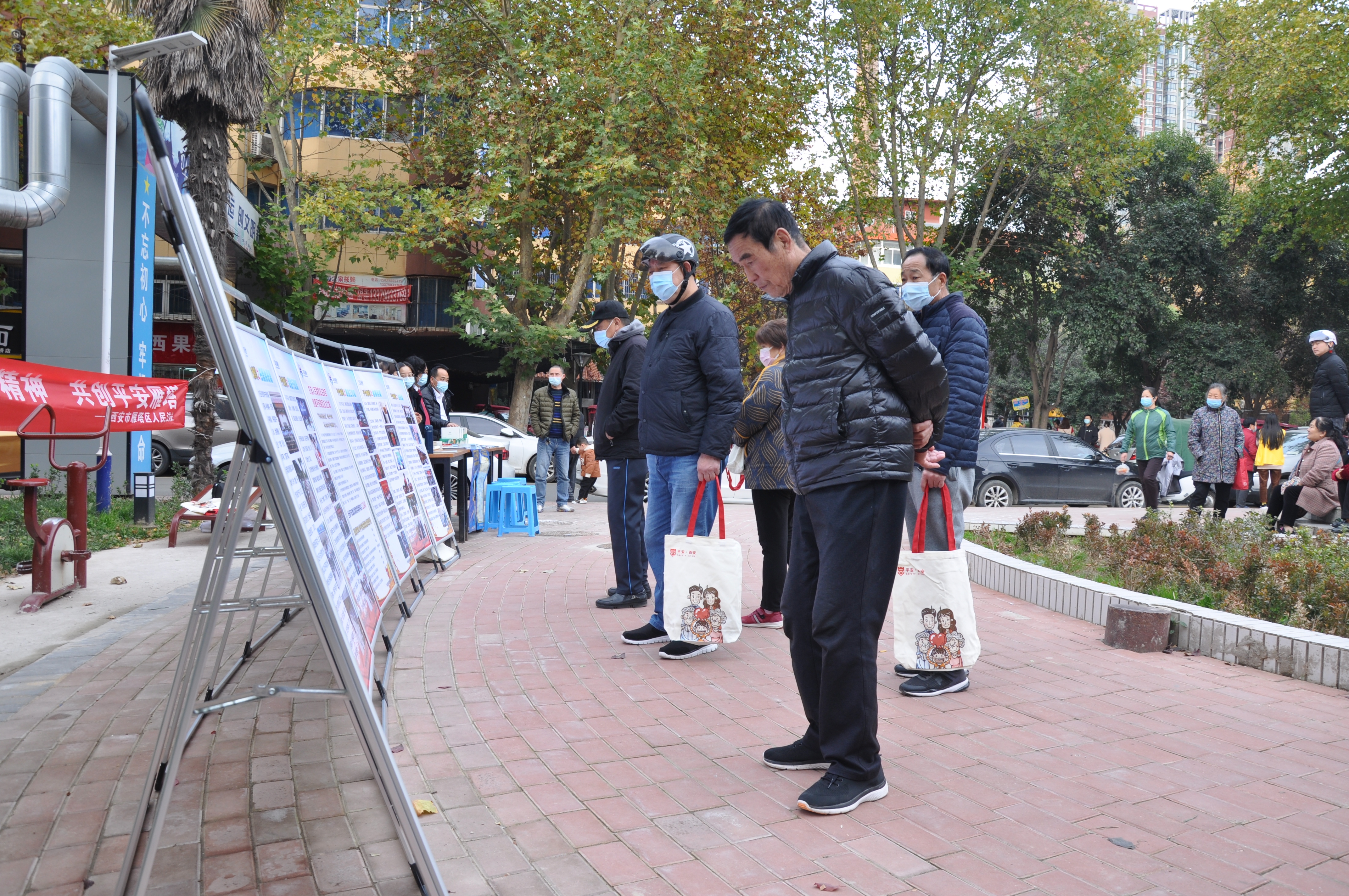 西安市雁塔法院：雁法平安号 | 法官普法社区行 做平安路上的“守护人”