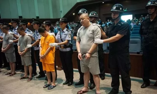 现在死刑犯怎样执行(死刑如何执行？被执行的人会感觉到痛苦吗？)