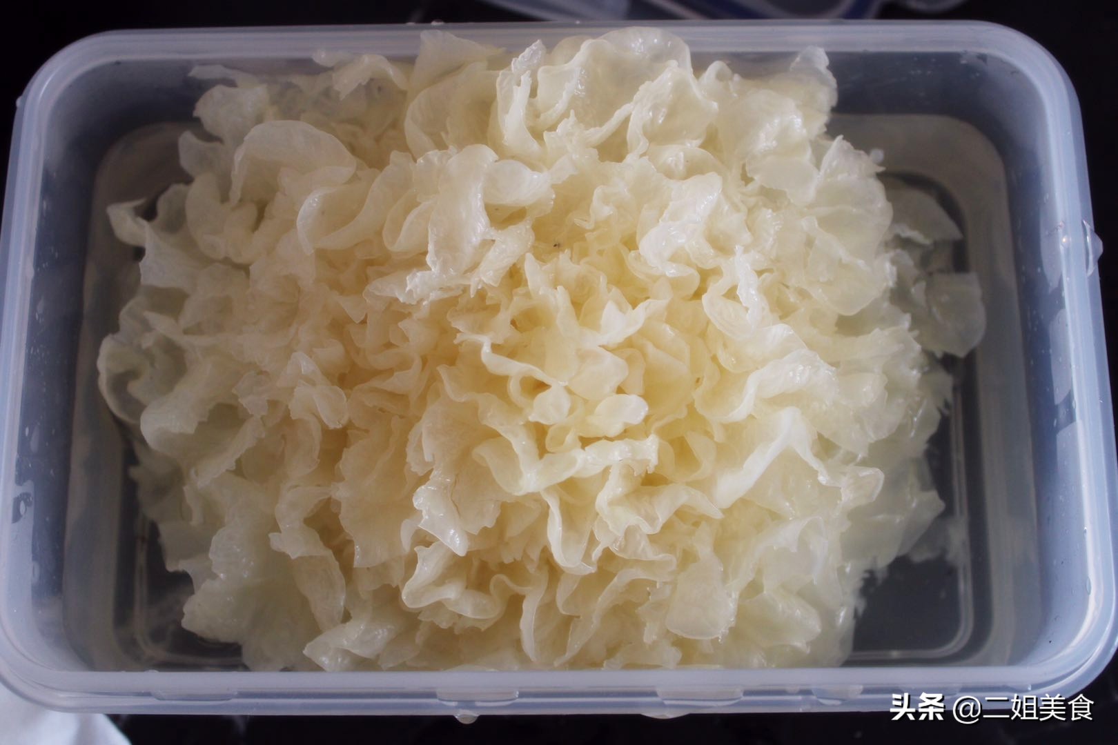 泡发银耳总是有硬块？教您一招，3分钟快速泡发，没硬块还软嫩
