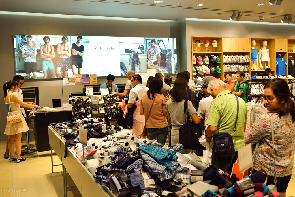 新疆小伙开服装店，利用数字游戏，7天卖出800件衣服，真牛