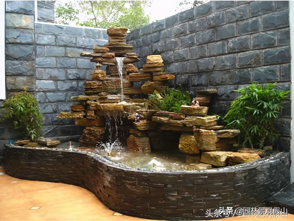 别墅庭院假山鱼池布局的作用及鱼池换水方法