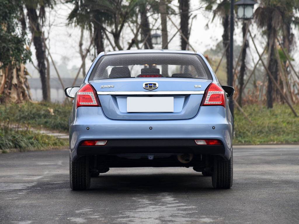 吉利金刚1 5(厚道的家用车,油耗3毛4曾不足5万,现已不足4万,销量已达