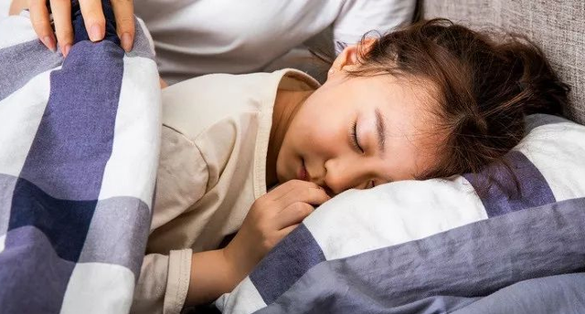 中小学生的困惑：周末不让补课，周中允许补，到底是减压还是增压