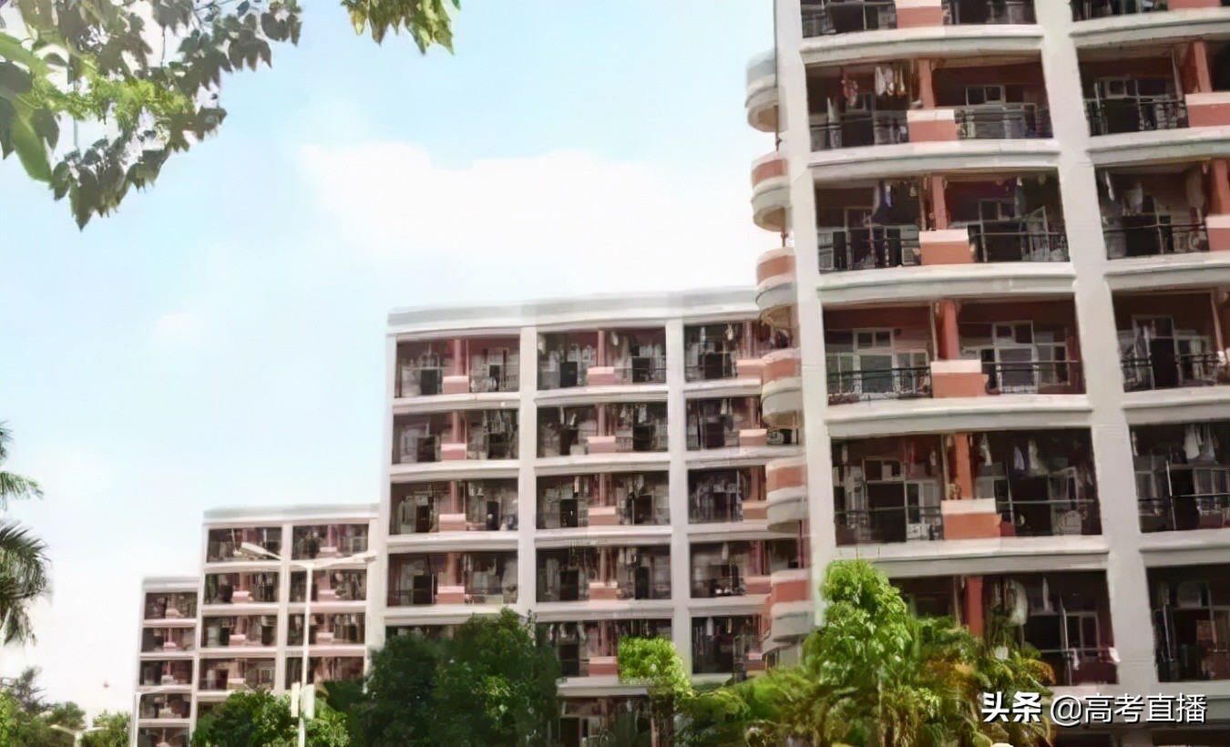 又出事了！一高校因混宿男女生互怼！（有图有真相）