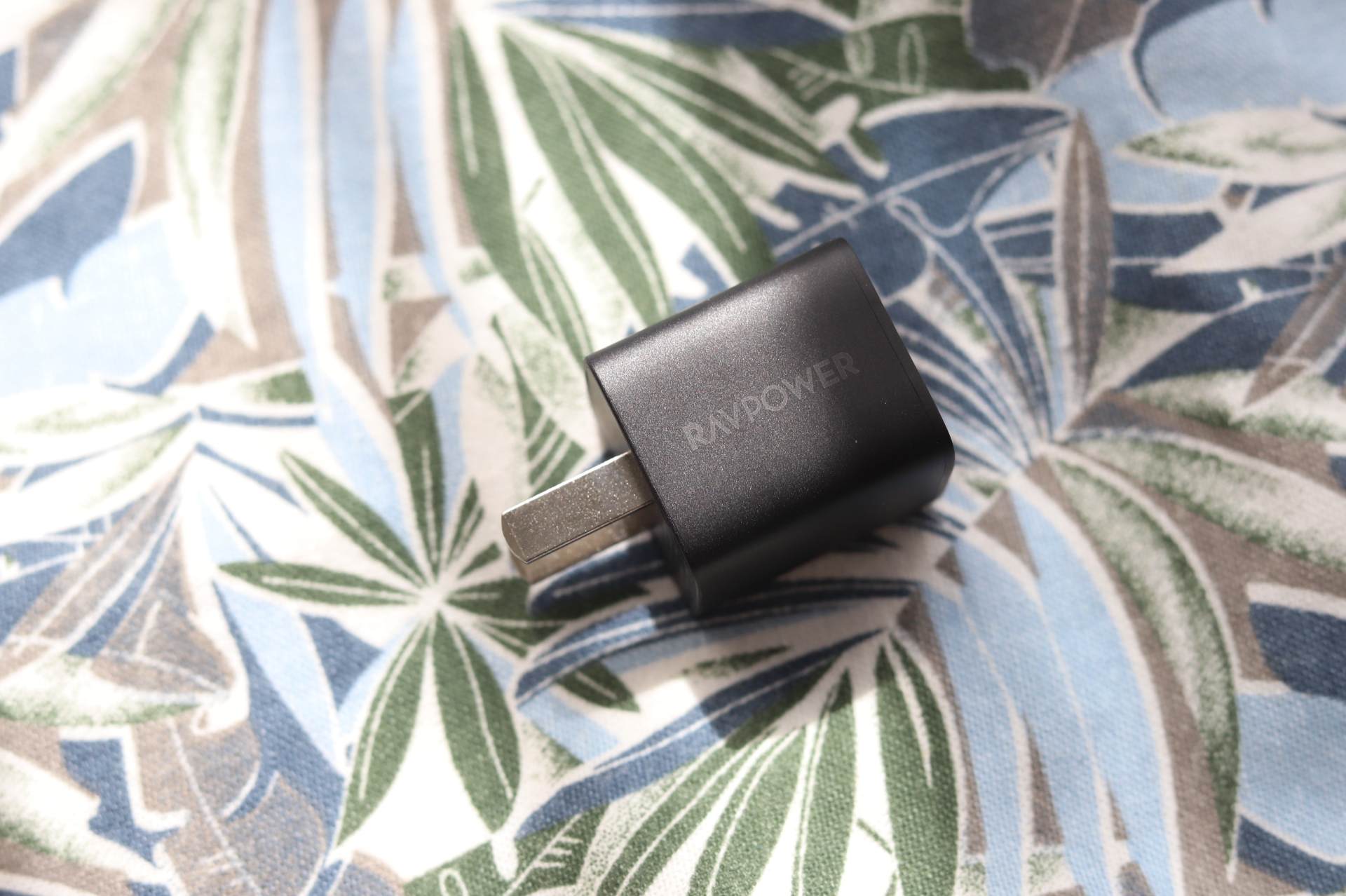 RAVPOWER 20W充电头使用体验：小个头大能量或许是最小的PD充电器