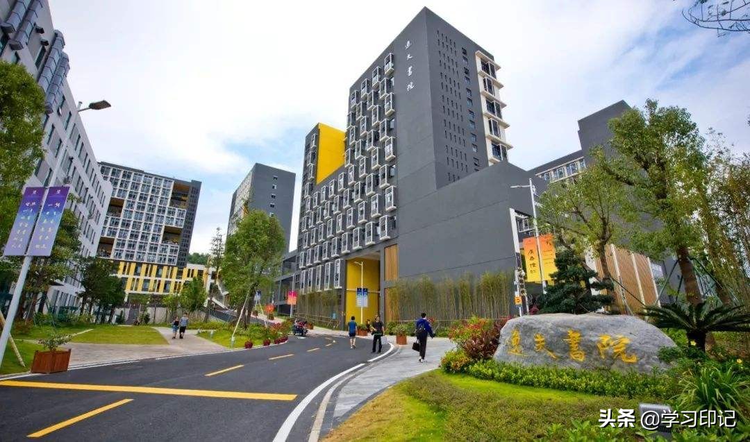 这4所大学被称为“贵族大学”，每年学费高达十万，家长：太贵