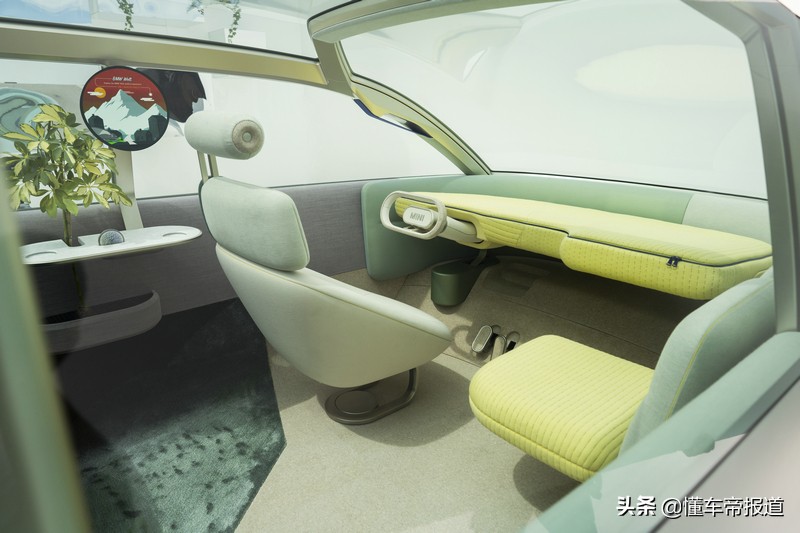 新车 </p><p>　　 汽车回归四个轮子+沙发？MINI新四座概念车发布，车内如客厅
