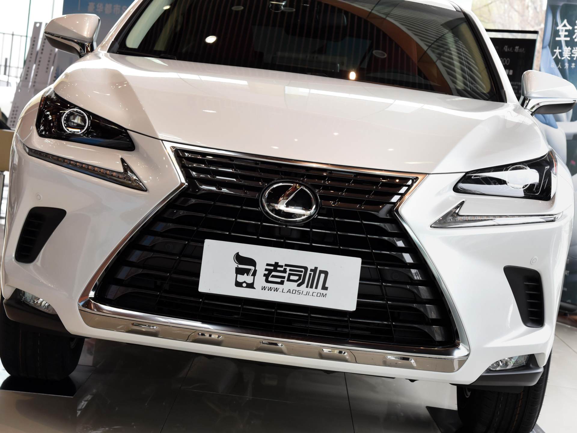 实拍不输奥迪Q5的豪华SUV：成交价27万，混动油耗5.8L