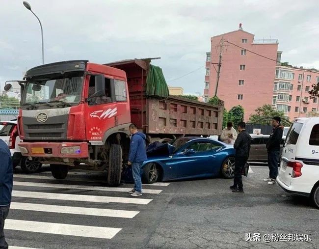 长春法拉利撞翻斗车事件，女网红喜提迈凯伦，不会再借给朋友了吧