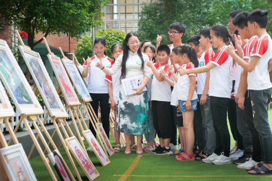 “残障儿童只是迟开的花朵！”她把一所特殊教育学校变成全国重点