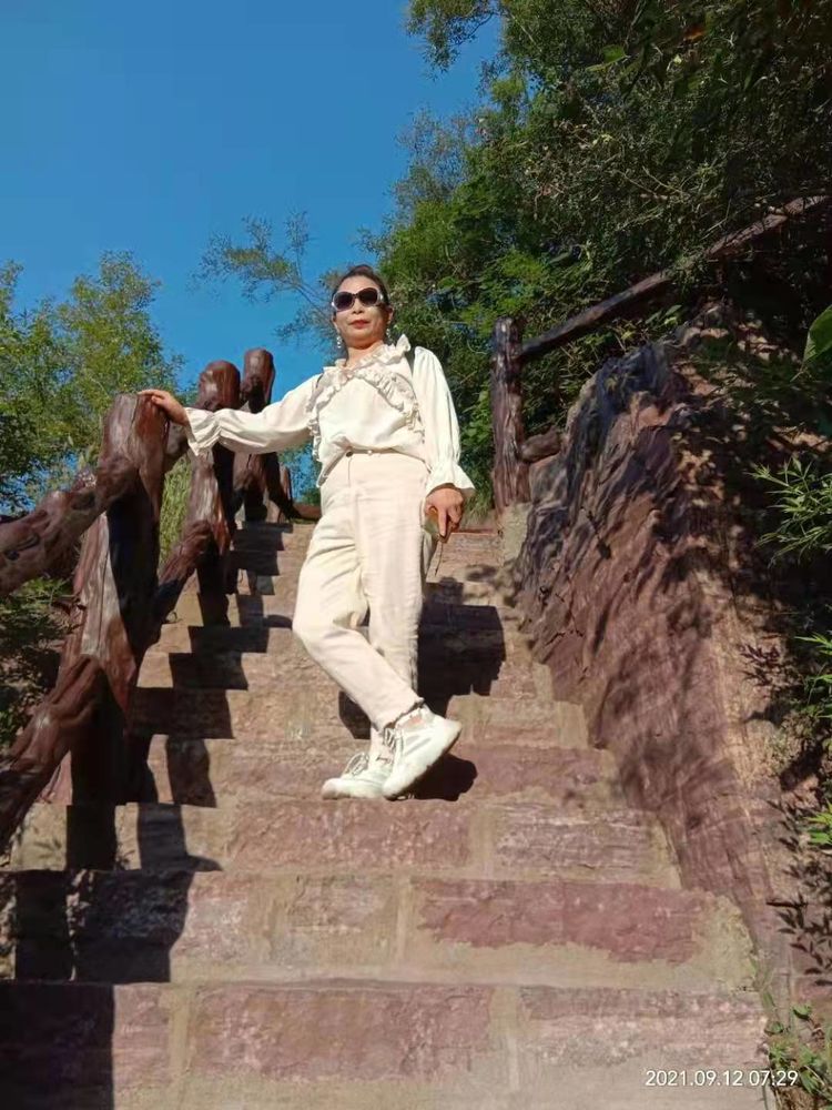 艺术来源于生活而高于生活,著名焦墨云雾山水画家林晓丽