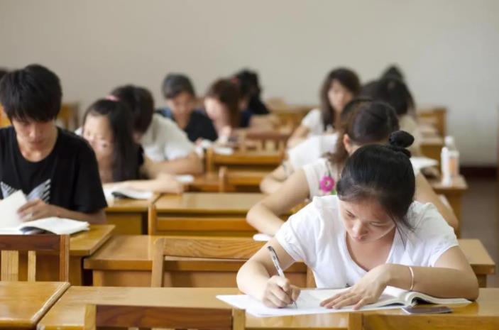 部分高校制定“新规”，英语四级成限制条件，2022届考研生需知晓