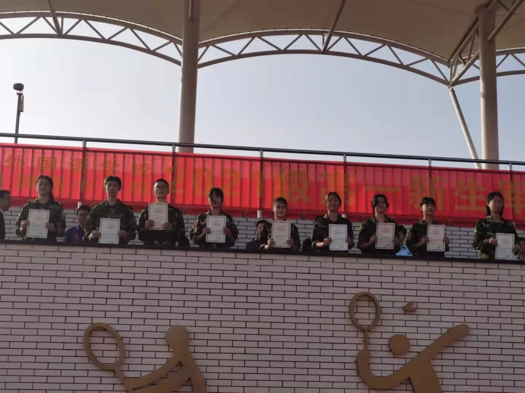 太原市第二外国语学校2021高一军训闭营仪式暨汇报表演