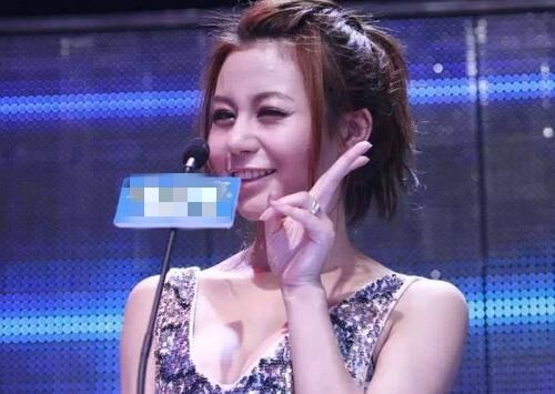 当年说：“宁愿在宝马车上哭”的女孩，现在生活成这样