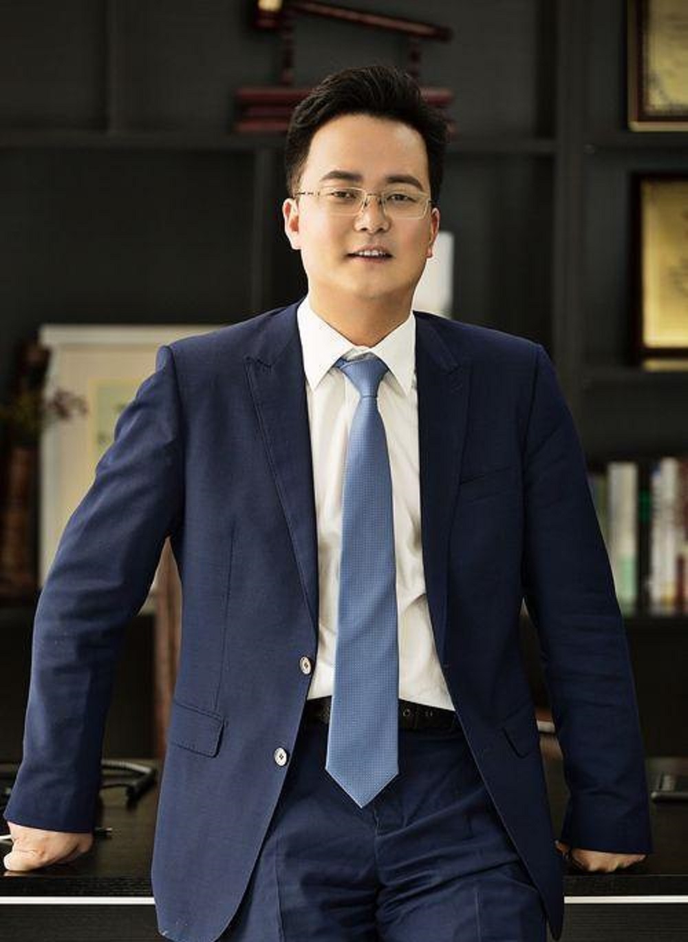 安徽无为“80后A股实控人”：23岁在校创业逆袭，现身价72亿