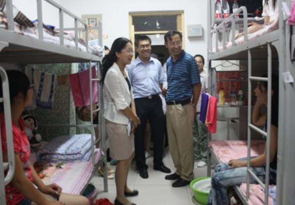 南开大学为学生提供夫妻宿舍，住宿费每年2400元，18对夫妻已入住