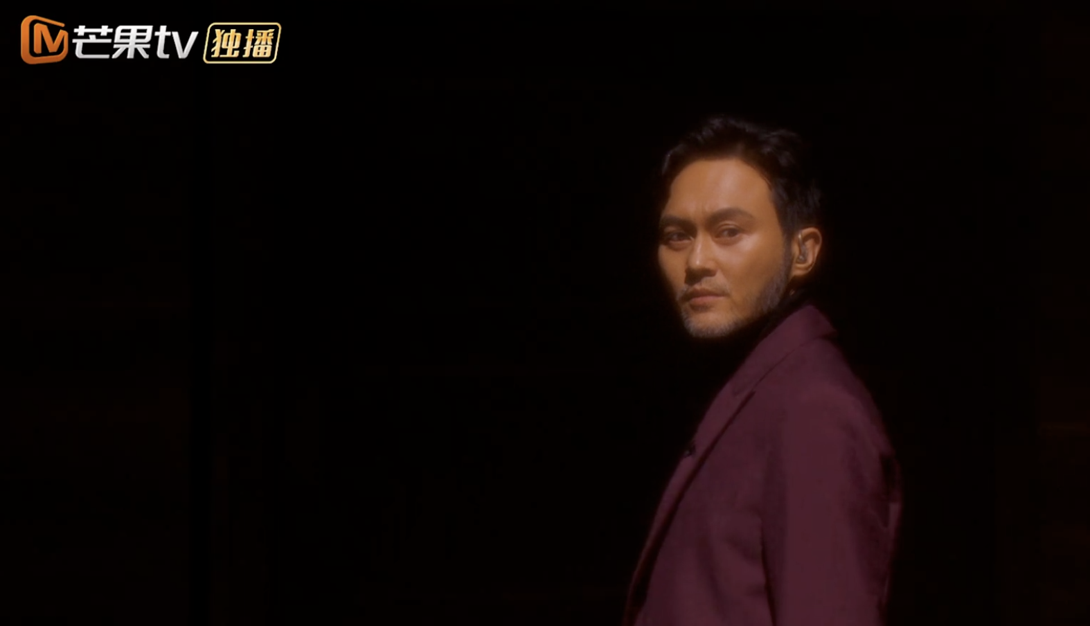 哥哥演出好拼！张智霖蓄白胡子张晋撞玻璃，袁咏仪蔡少芬感动落泪