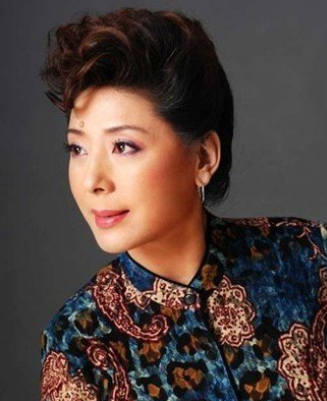 国家一级演员关牧村:45岁再婚嫁高官被宠,如今67岁风采依旧