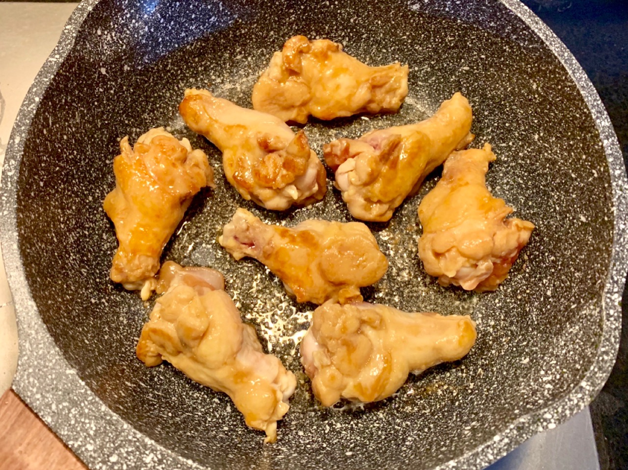 给啥都不换的蛋黄焗鸡翅，看着就流口水，太过瘾了