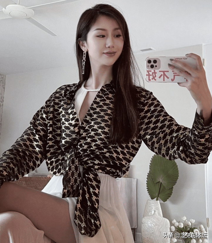 杨鸣前女友(cba颜值天花板杨鸣的"快意情史",两任女友都是豪门)