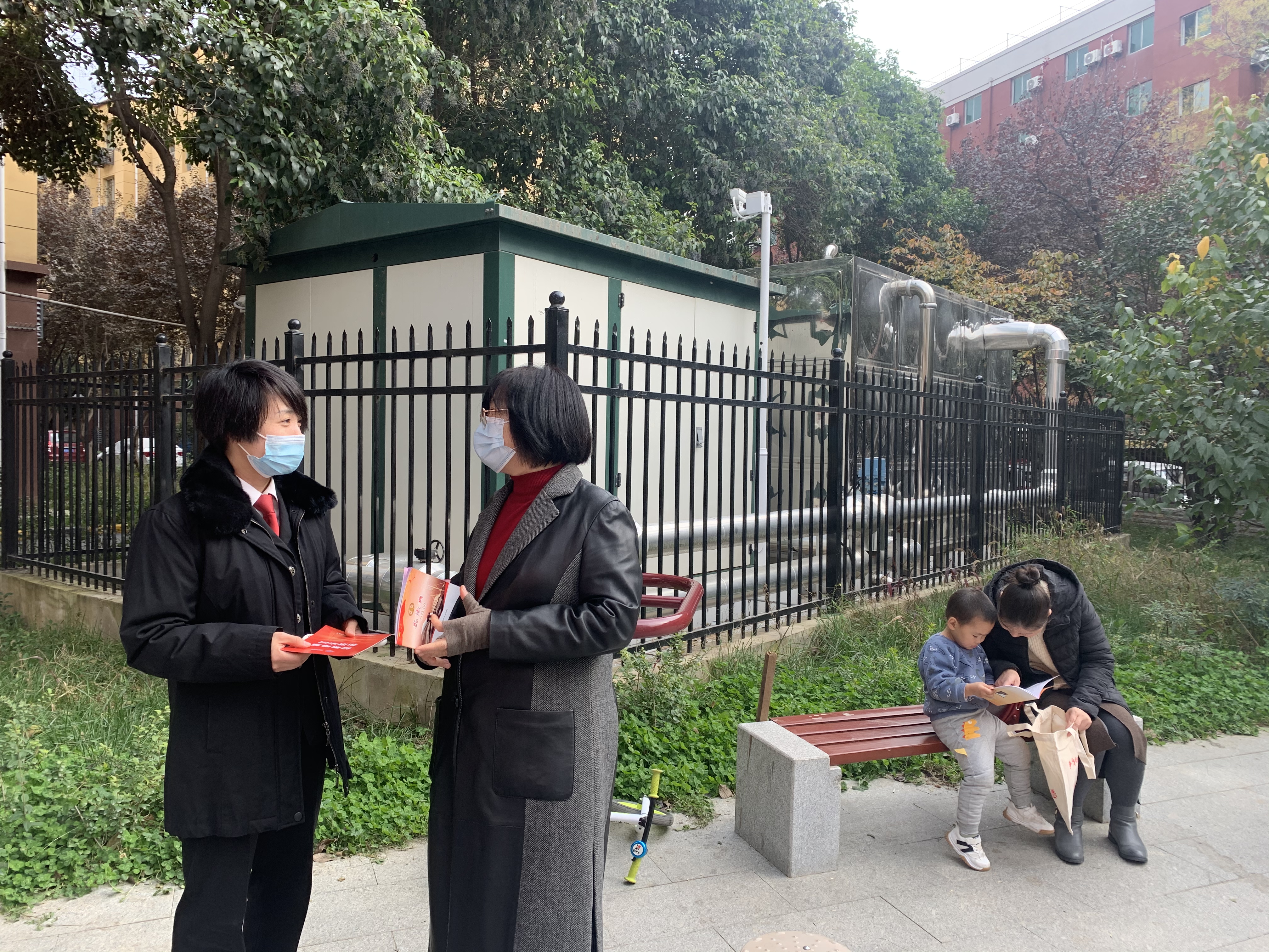 西安市雁塔法院：雁法平安号 | 法官普法社区行 做平安路上的“守护人”