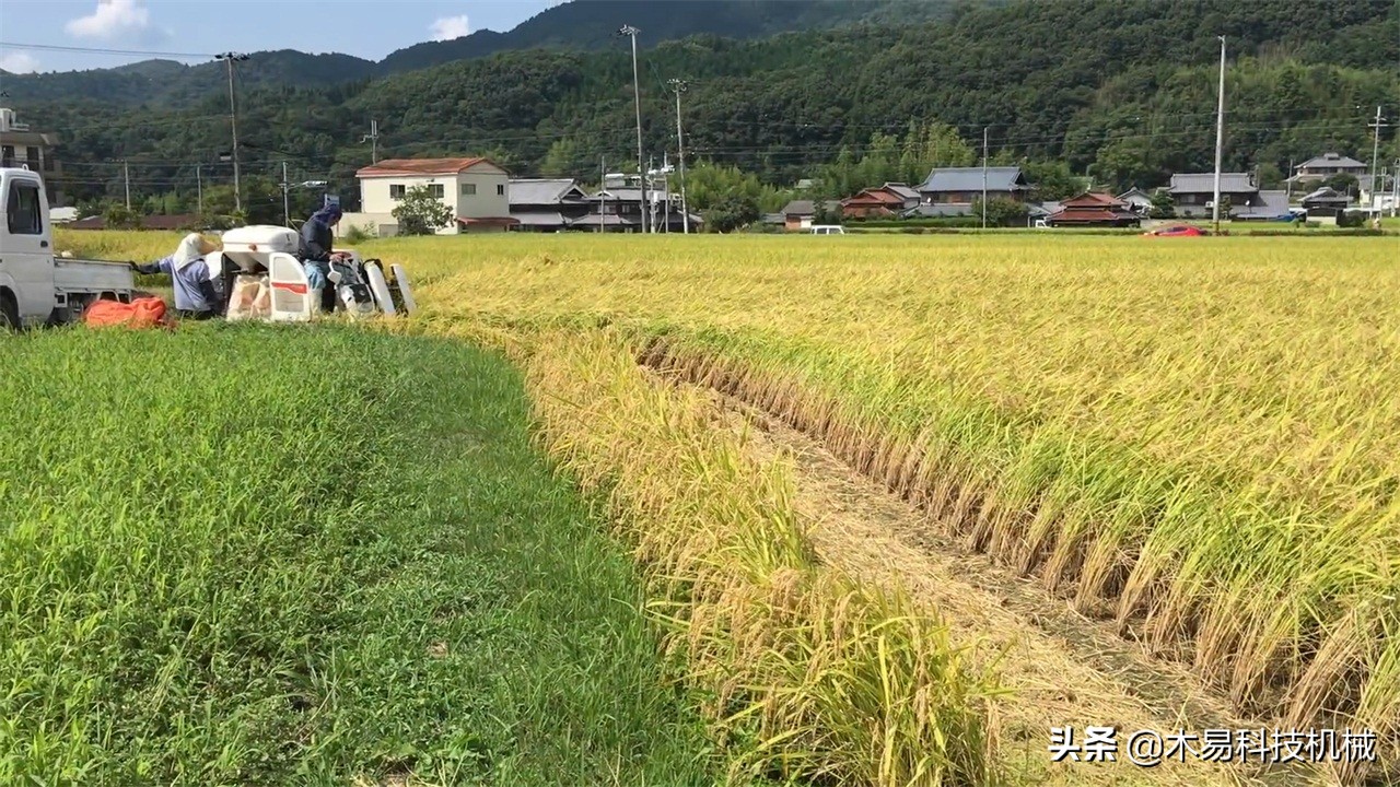 日本发明小型收割机，采用履带式车轮，可以适应多数地形