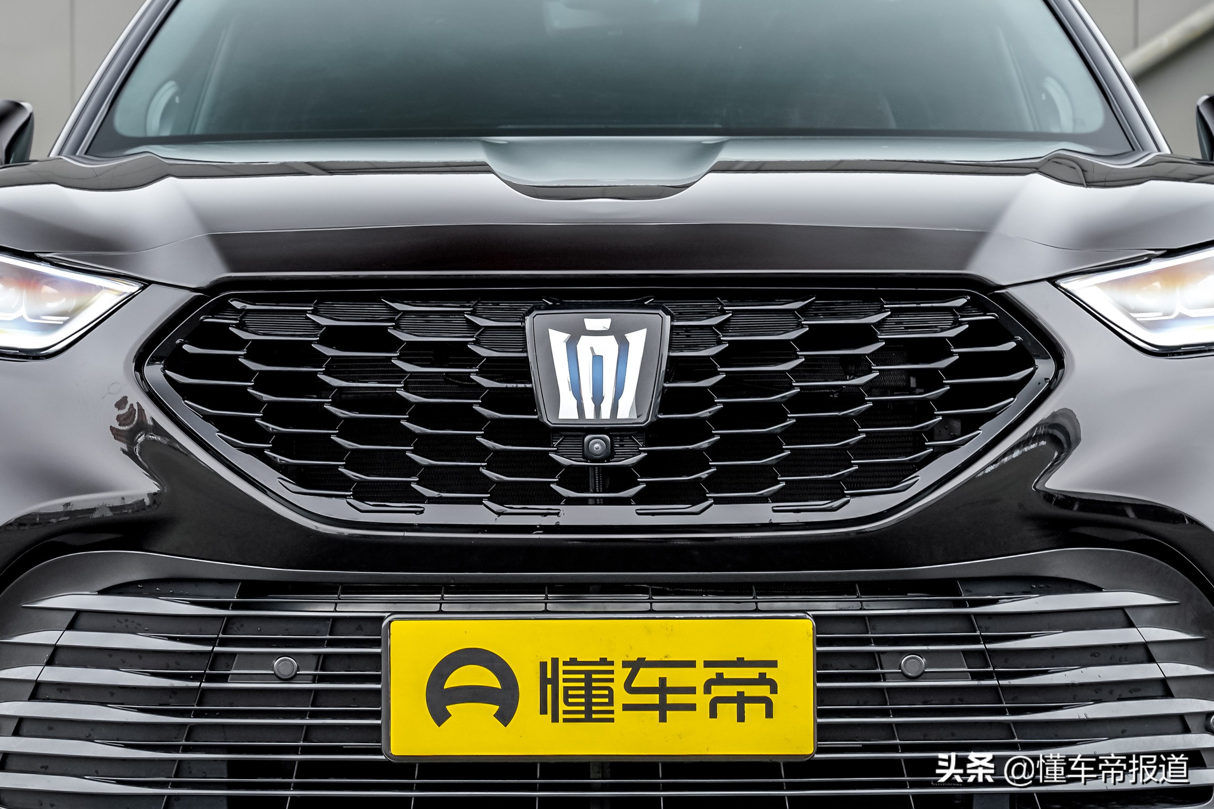 试驾｜同宗同源，却定位更高？一汽丰田皇冠陆放初体验