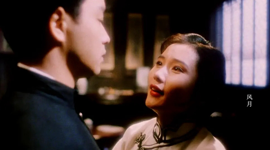 何赛飞在1995年主演的《风月》中,饰演了女二号,张国荣出演的郁忠良的