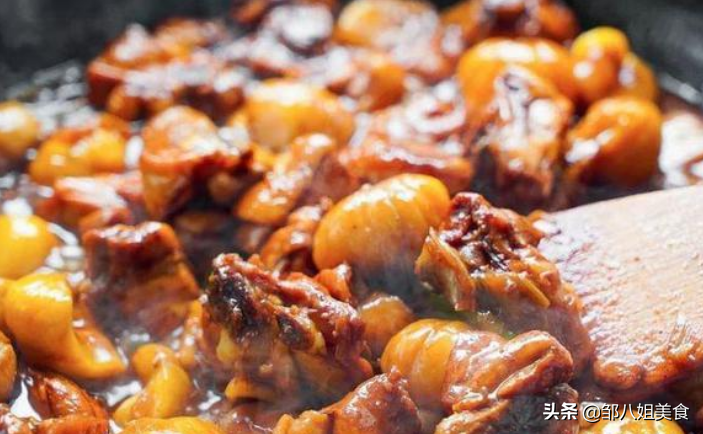 炒鸡怎么做最好吃？教您一招，鸡肉滑嫩不腥，味道香浓很下饭