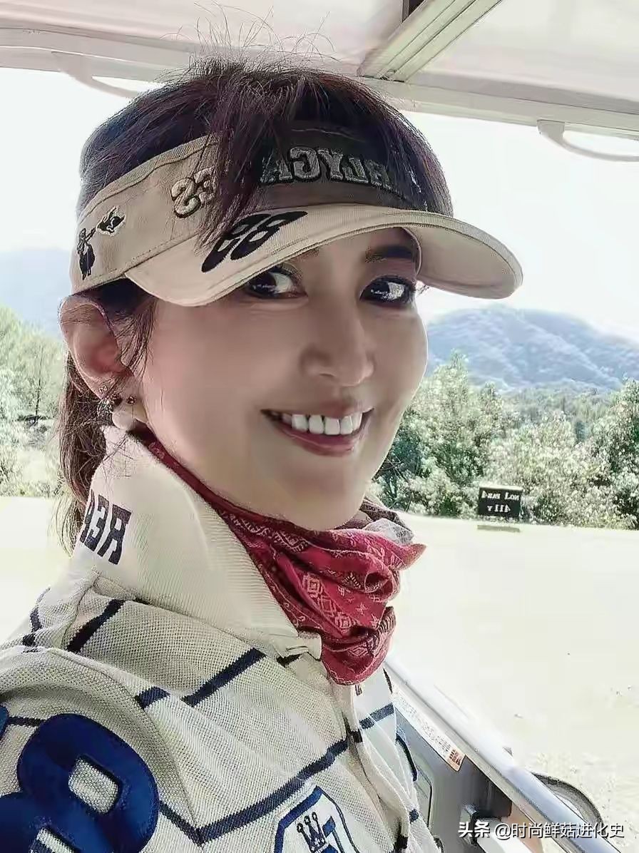 日本71岁的美女奶奶颜值逆龄！身材不输少女，和孙子出门被认母子